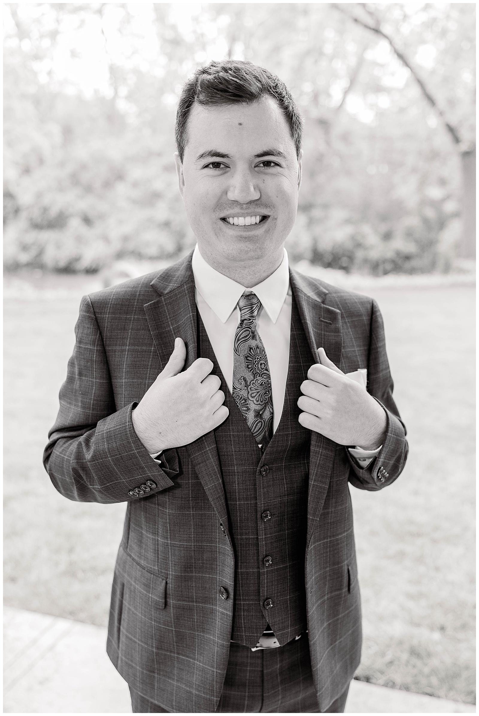 Wedding Photos, groom getting ready