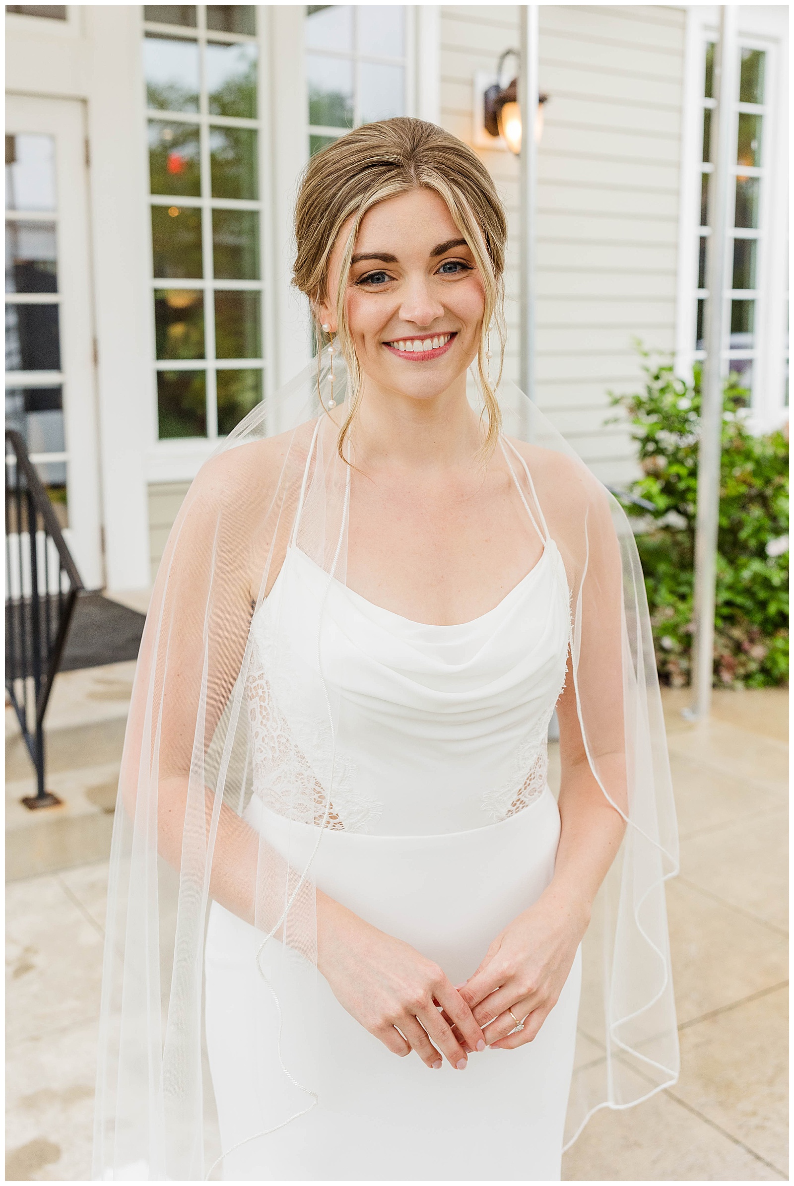 Wedding Photos, bride getting ready