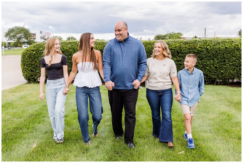 Milwaukee Family Photographer, Milwaukee Art Museum Family Session, Milwaukee Skyline 