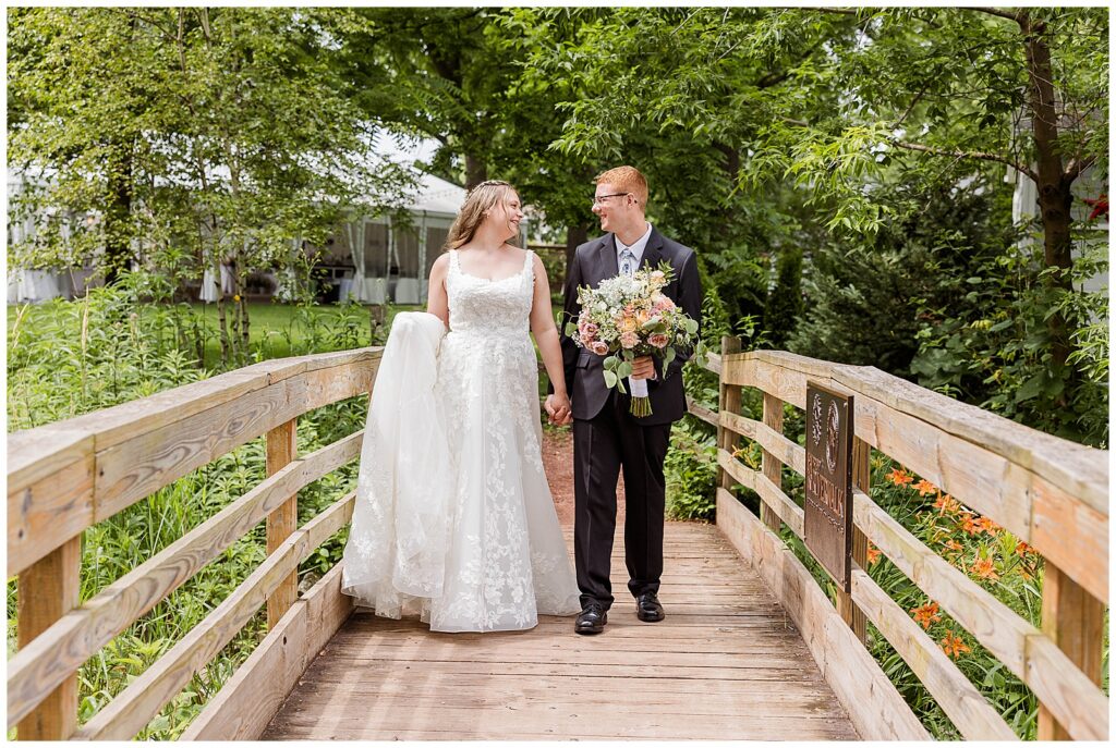 Shully’s Cuisine Wedding, Milwaukee Wedding photographer, Shully’s Watermark Tented Wedding