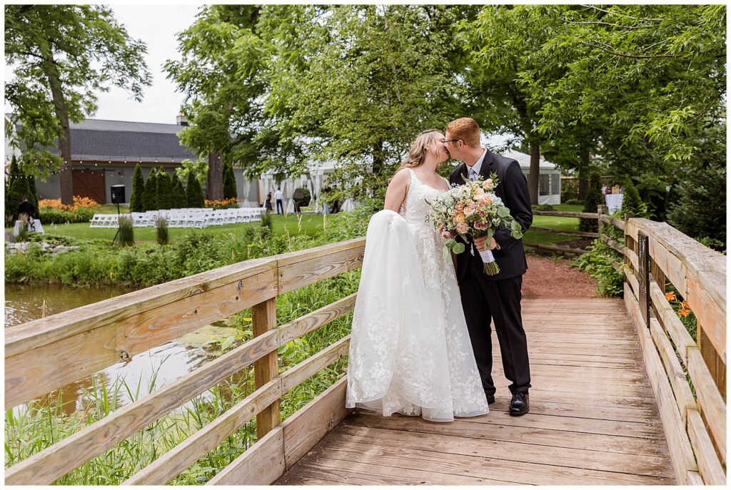 Shully’s Cuisine Wedding, Milwaukee Wedding photographer