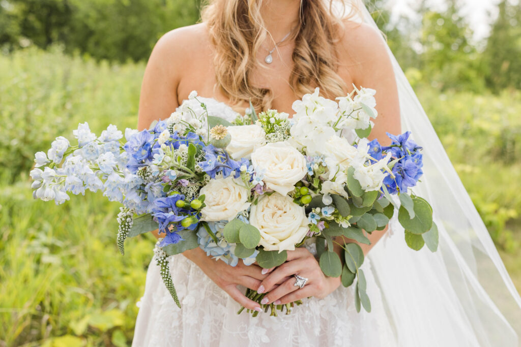 Wedding florals by Willow Design at the Bog in Saukville Wisconsin. Meredith Mutza Photography. 