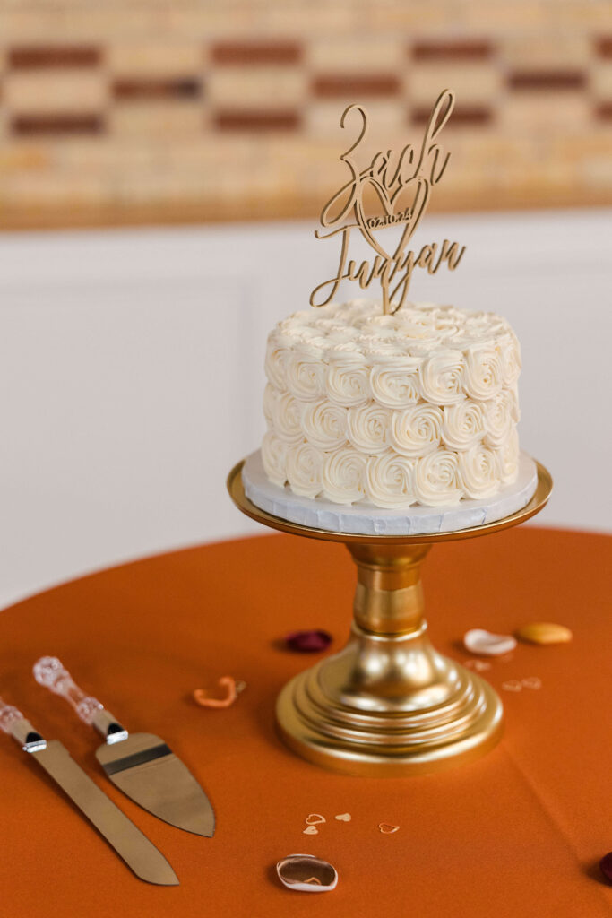 Wedding cake by Sweet Perfections Bakery in Waukesha, Wisconsin. 